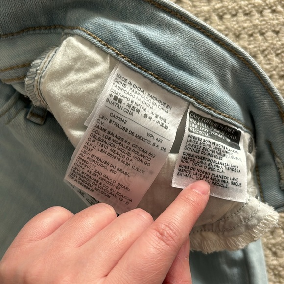 Levi light washed denim jeans US Size 27 - Picture 5 of 6